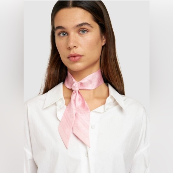 Versace Pink Barocco Silk Scarf NEW IN BOX - Picture 4 of 5